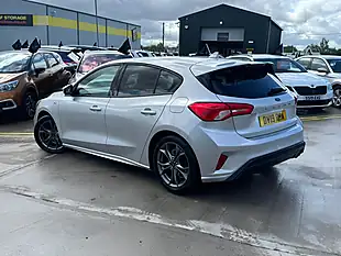 Used 2019 Ford Focus ST-Line Silver - Interior and Exterior details 5