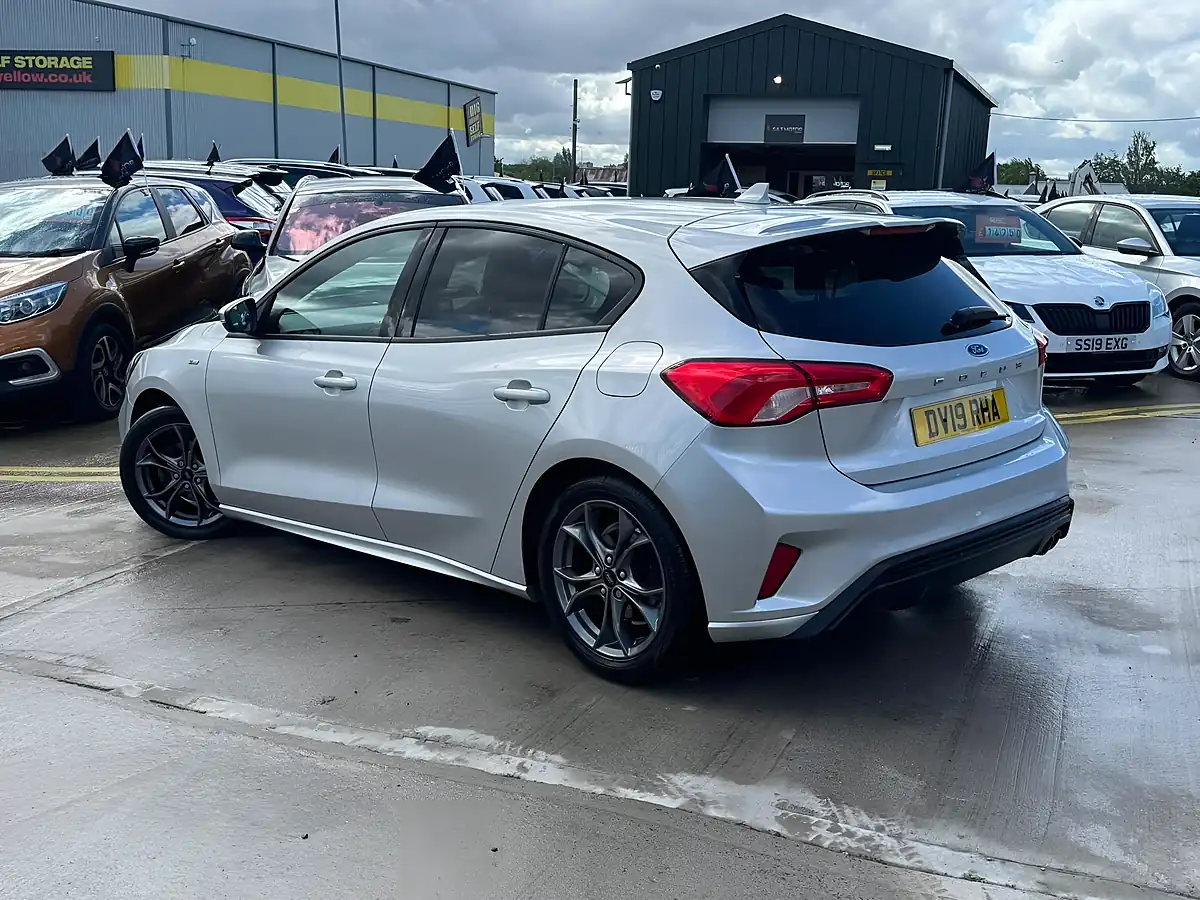 Used 2019 Ford Focus ST-Line Silver - Interior and Exterior details 5