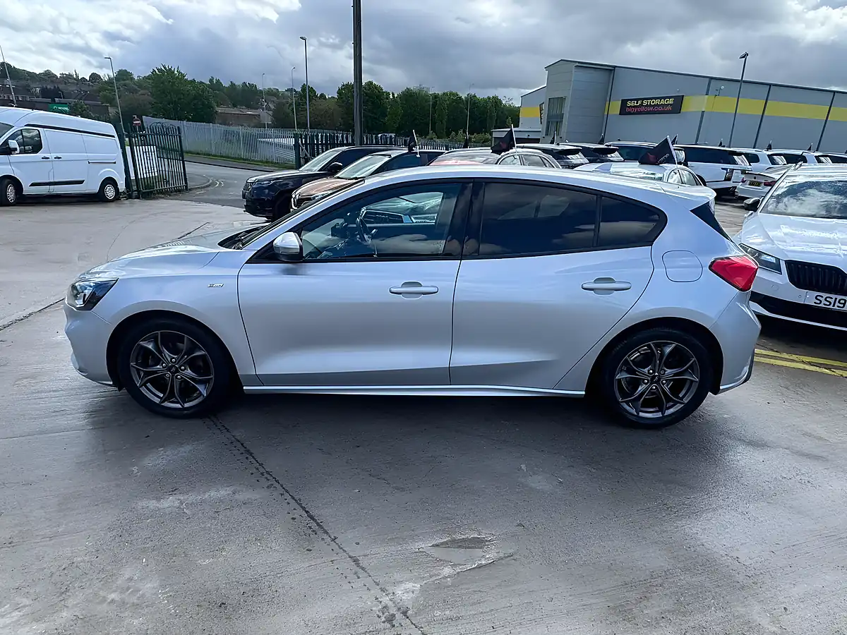 Used 2019 Ford Focus ST-Line Silver - Interior and Exterior details 8