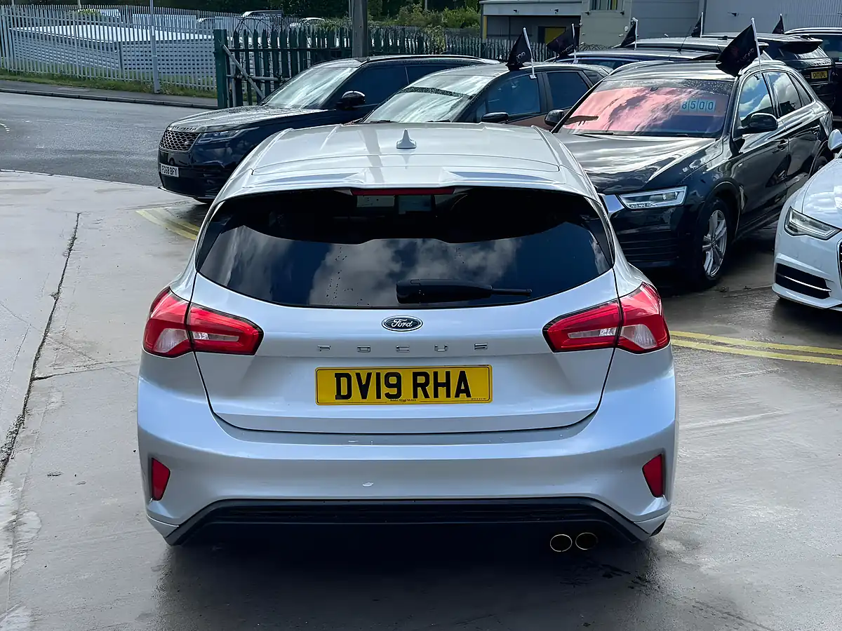 Used 2019 Ford Focus ST-Line Silver - Interior and Exterior details 9