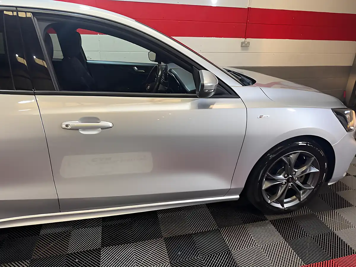 Used 2019 Ford Focus ST-Line Silver - Interior and Exterior details 10