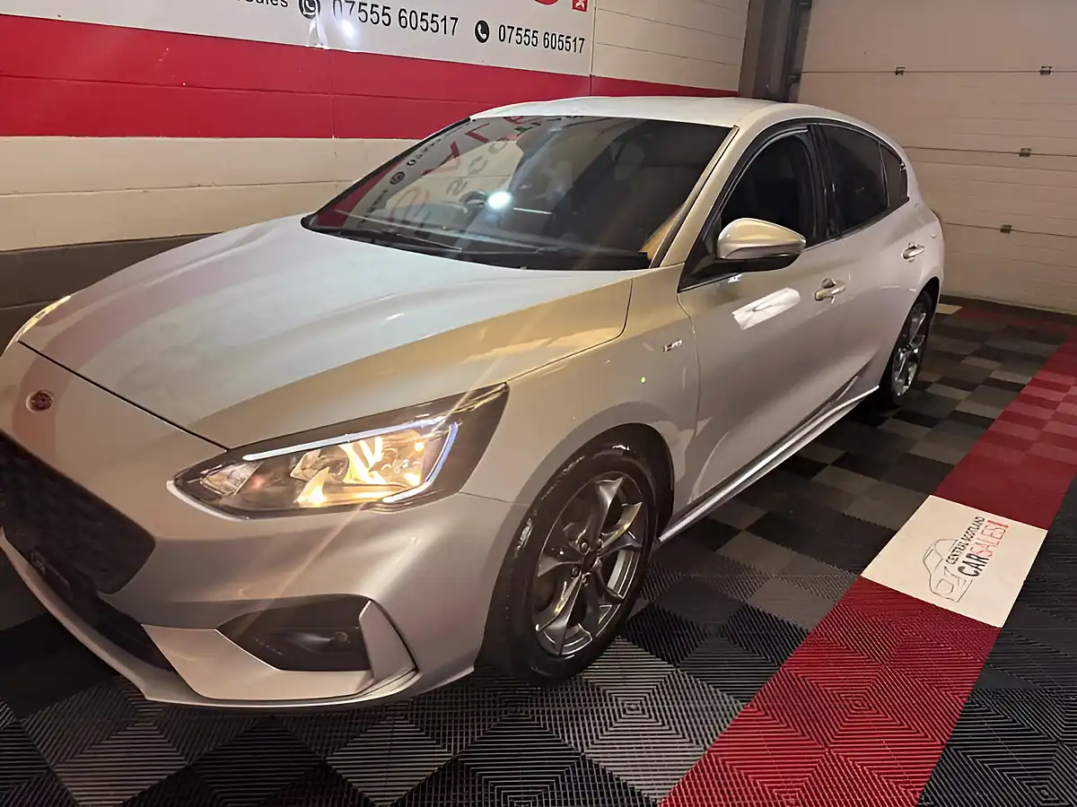 Used 2019 Ford Focus ST-Line Silver - Interior and Exterior details 3