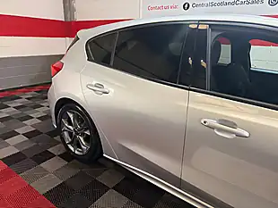 Used 2019 Ford Focus ST-Line Silver - Interior and Exterior details 4