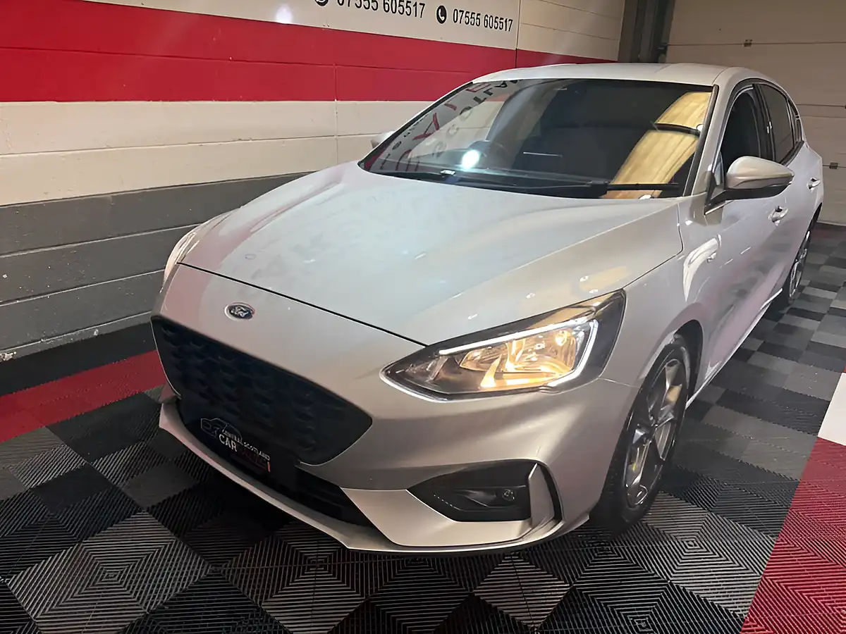 Used 2019 Ford Focus ST-Line Silver - Interior and Exterior details 7