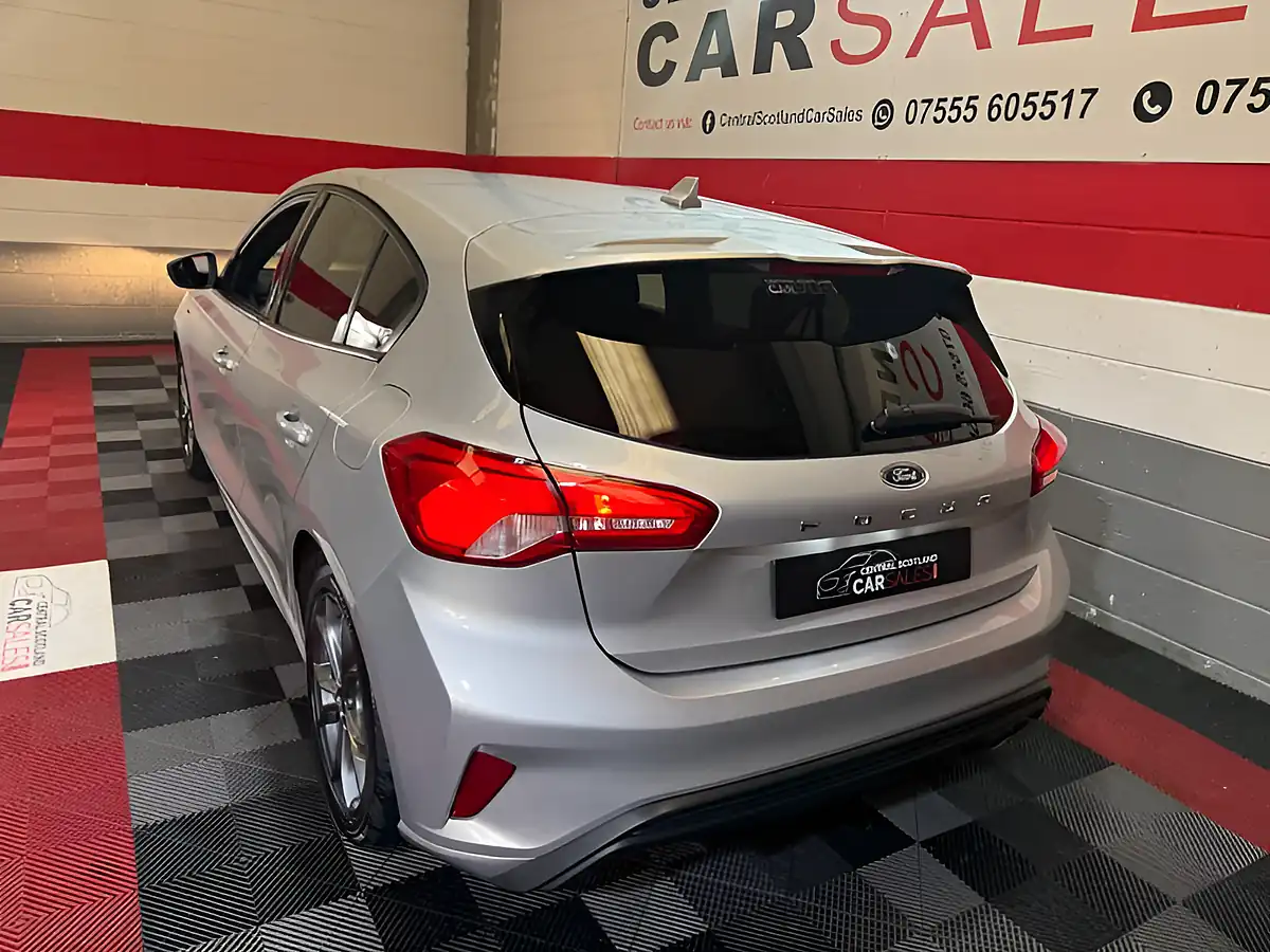 Used 2019 Ford Focus ST-Line Silver - Interior and Exterior details 8