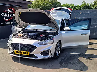 Used 2019 Ford Focus ST-Line Silver - Interior and Exterior details 10