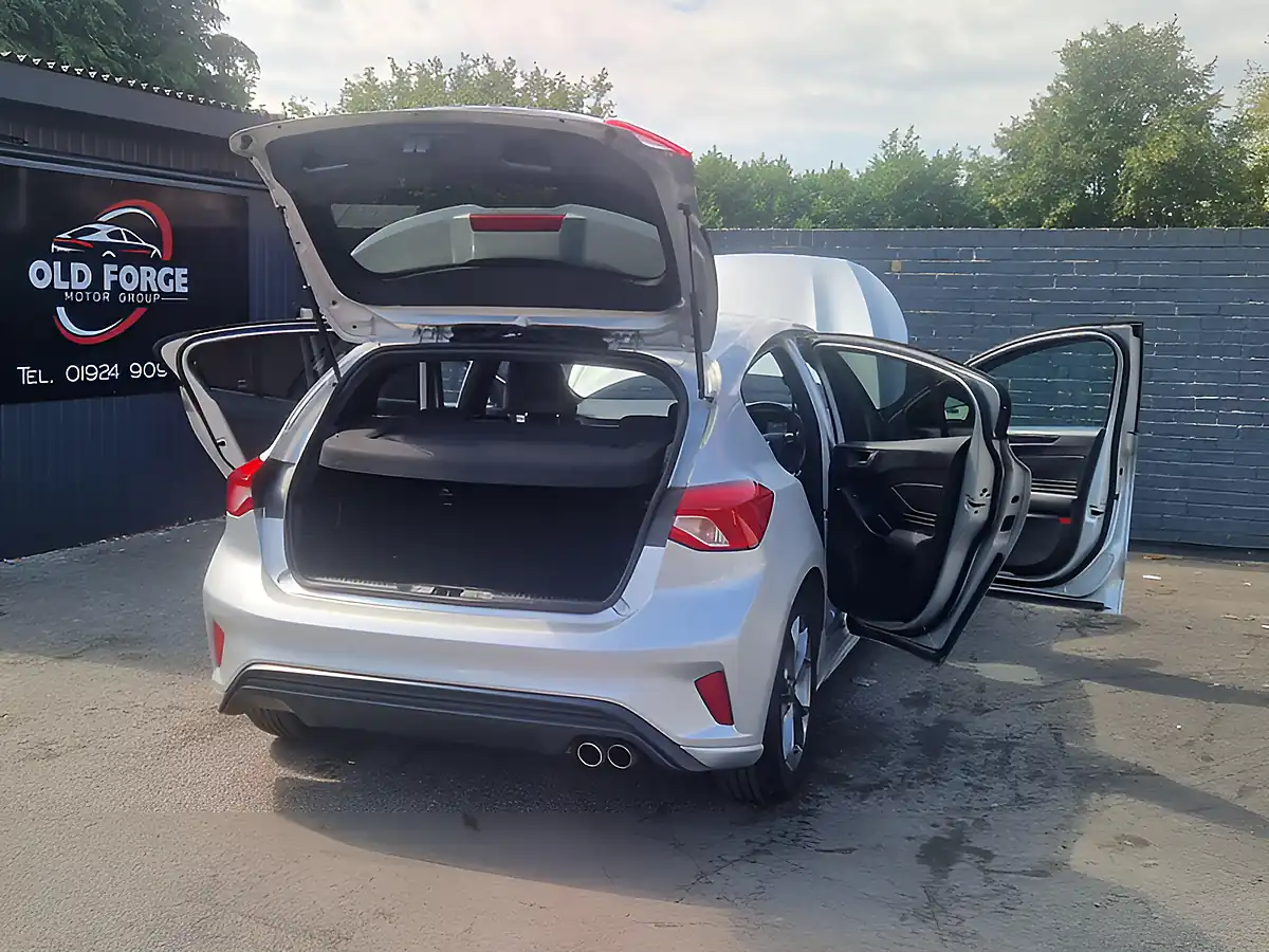 Used 2019 Ford Focus ST-Line Silver - Interior and Exterior details 12
