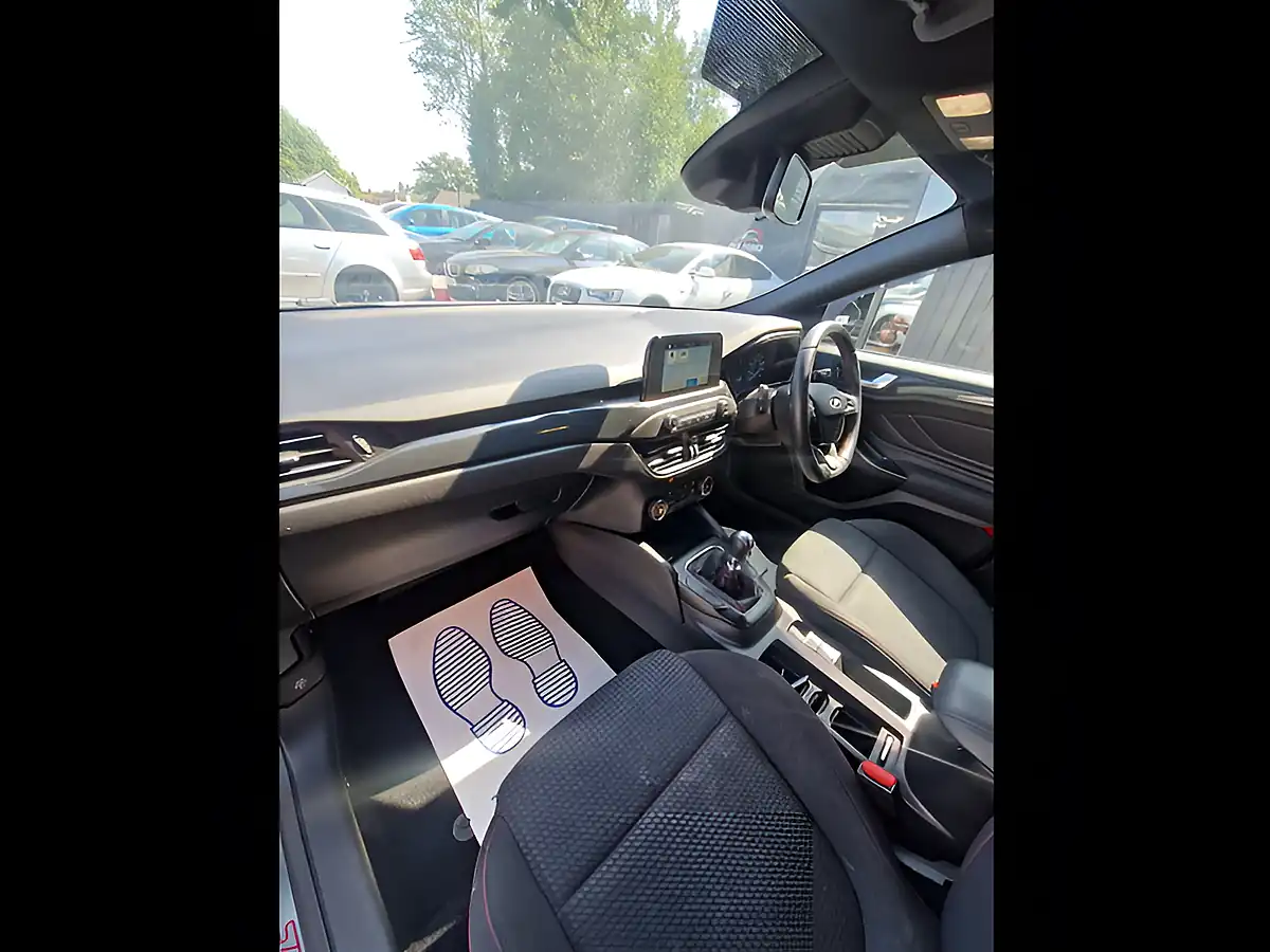 Used 2019 Ford Focus ST-Line Silver - Interior and Exterior details 16
