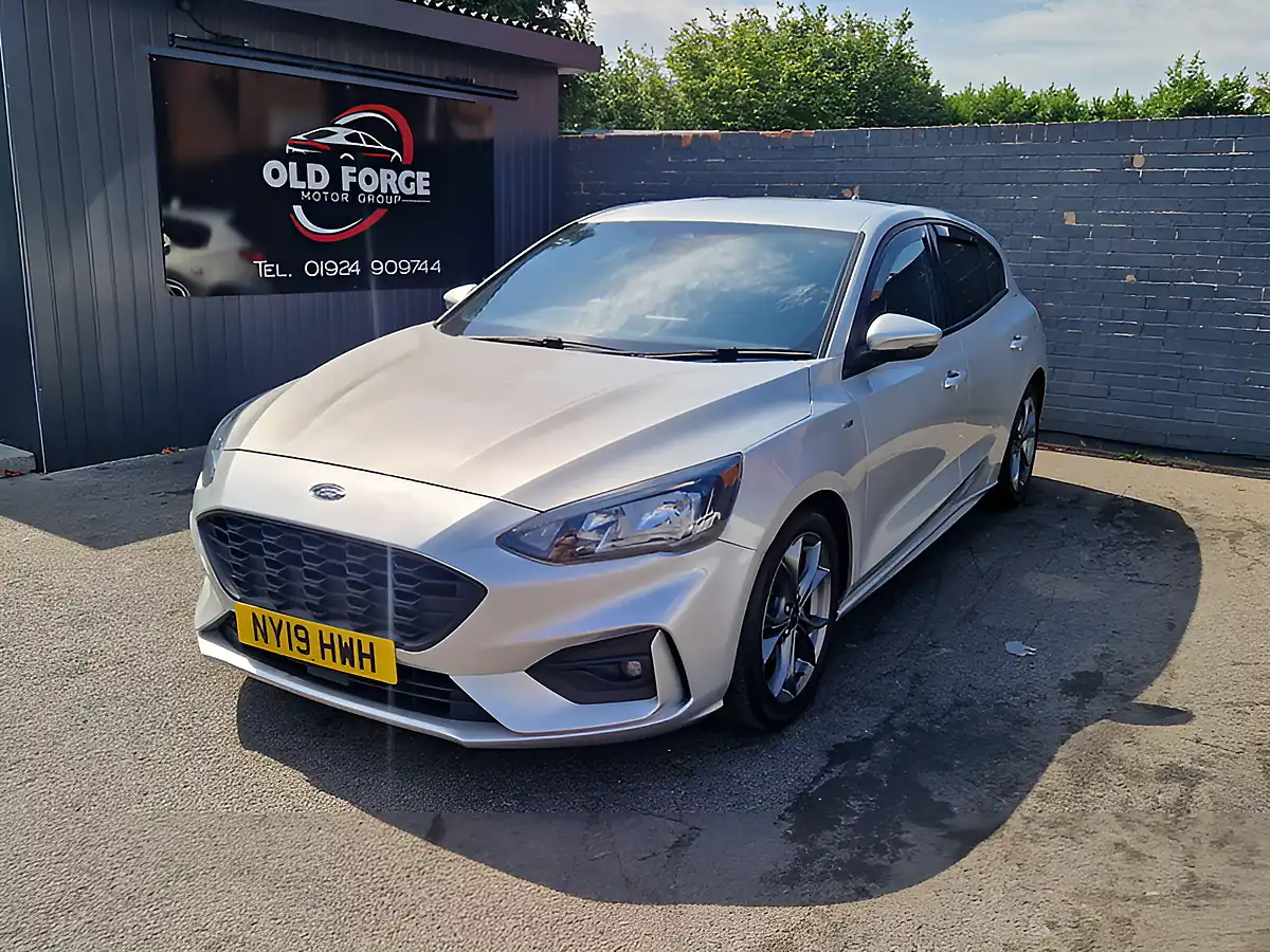 Used 2019 Ford Focus ST-Line Silver - Interior and Exterior details 5