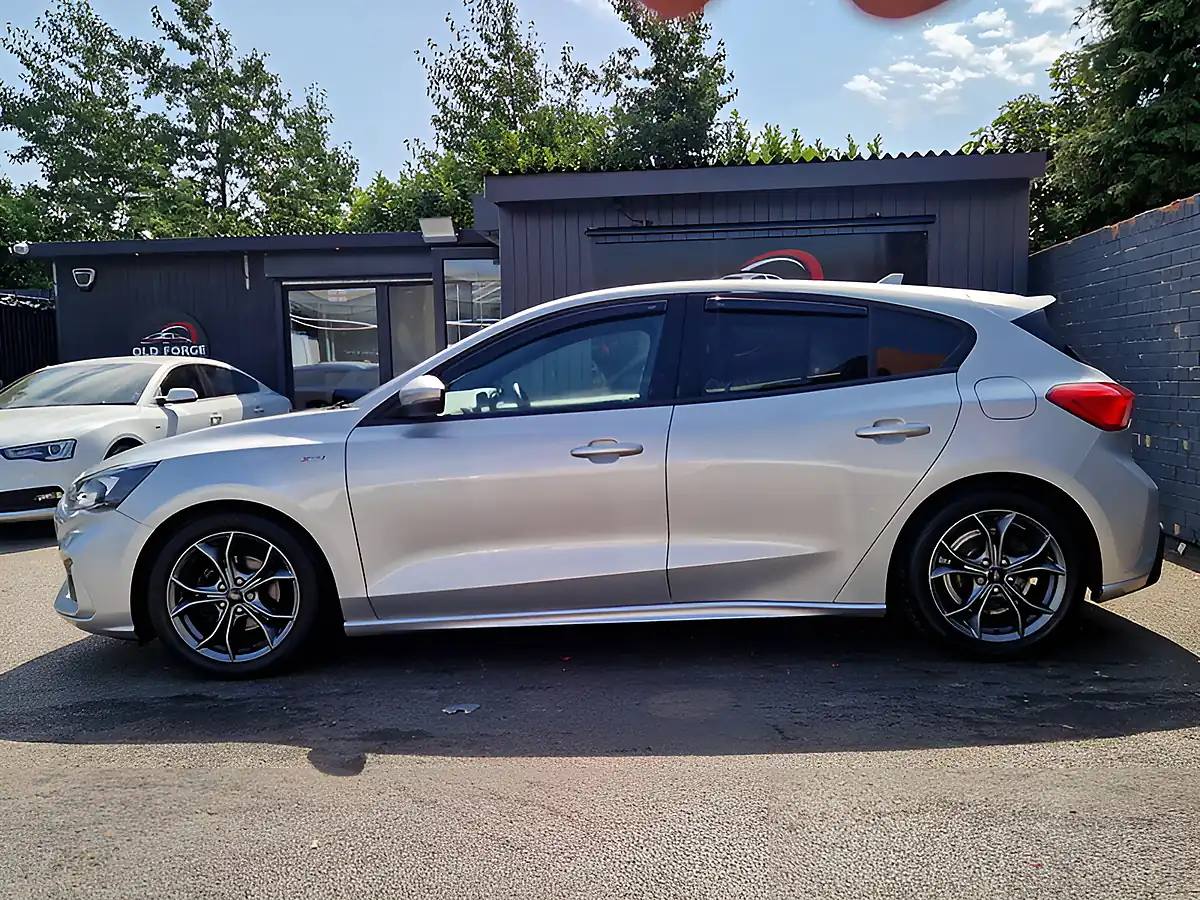 Used 2019 Ford Focus ST-Line Silver - Interior and Exterior details 6