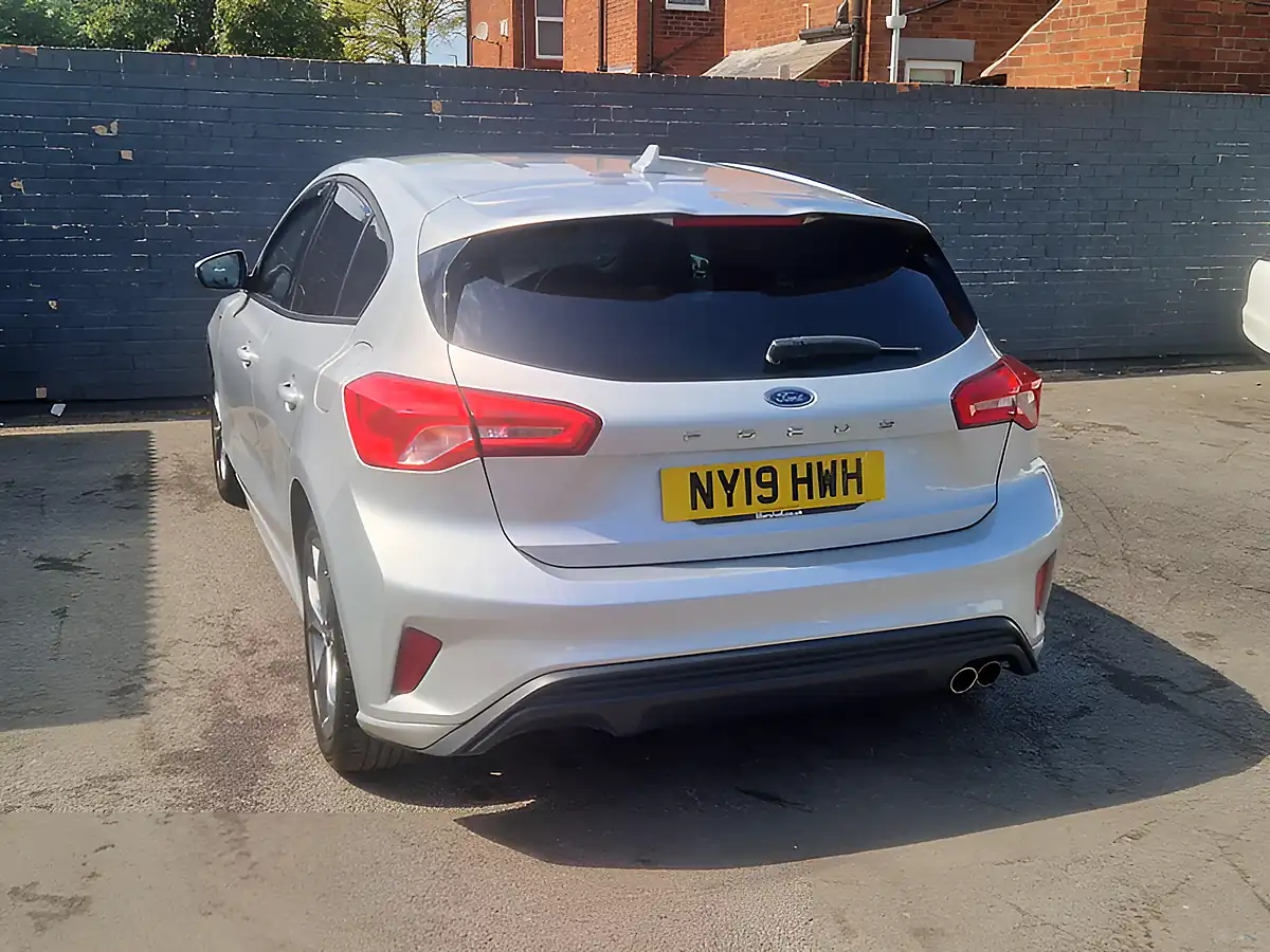 Used 2019 Ford Focus ST-Line Silver - Interior and Exterior details 8