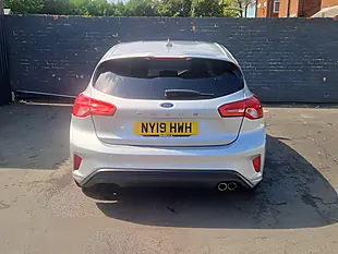 Used 2019 Ford Focus ST-Line Silver - Interior and Exterior details 9