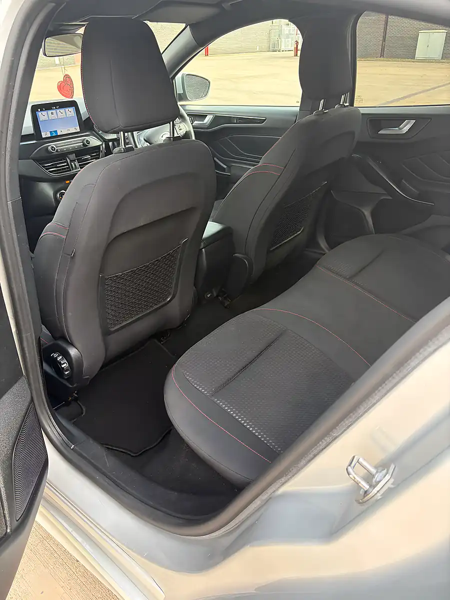 Used 2019 Ford Focus ST-Line Silver - Interior and Exterior details 10