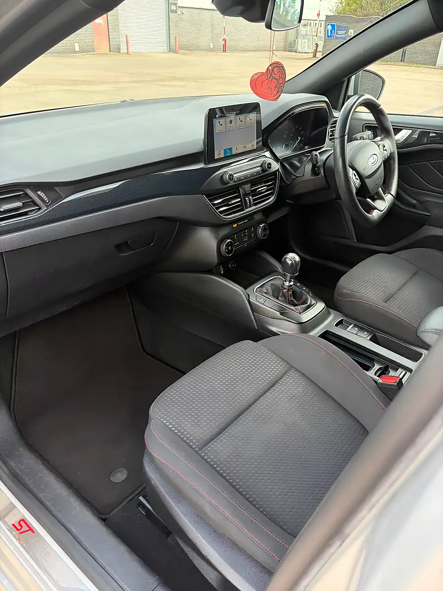 Used 2019 Ford Focus ST-Line Silver - Interior and Exterior details 11