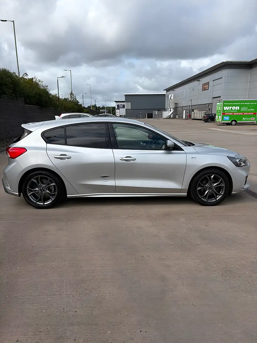 Used 2019 Ford Focus ST-Line Silver - Interior and Exterior details 6