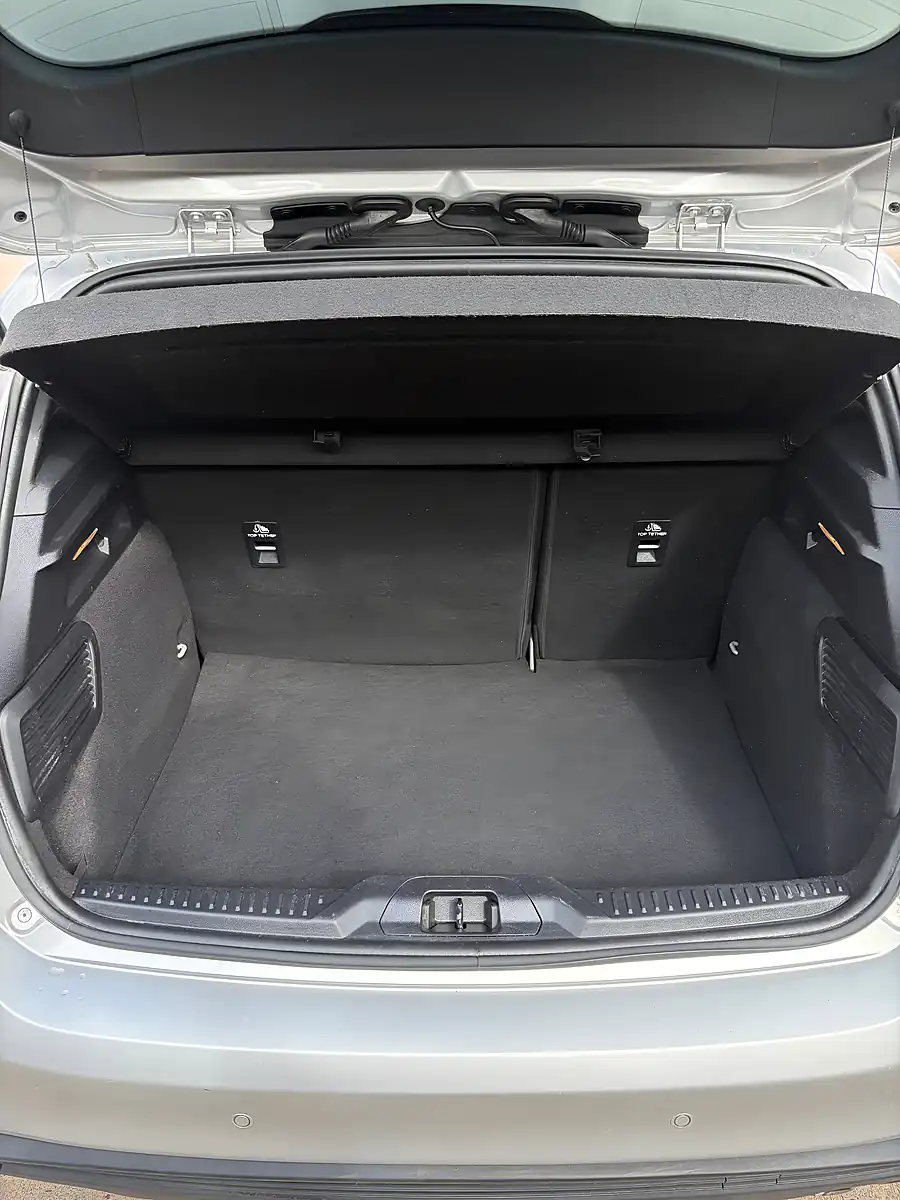 Used 2019 Ford Focus ST-Line Silver - Interior and Exterior details 9