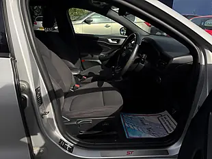 Used 2019 Ford Focus ST-Line Silver - Interior and Exterior details 10