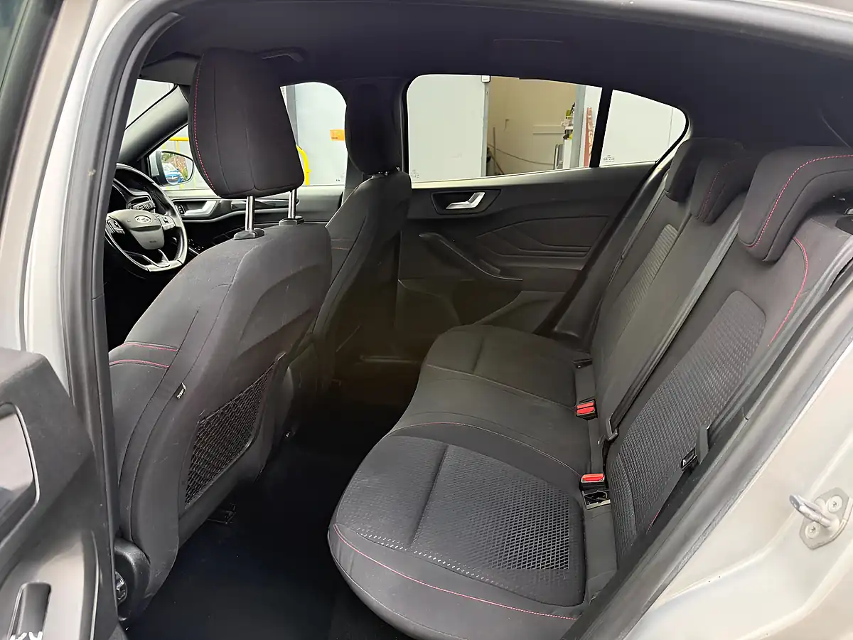Used 2019 Ford Focus ST-Line Silver - Interior and Exterior details 12