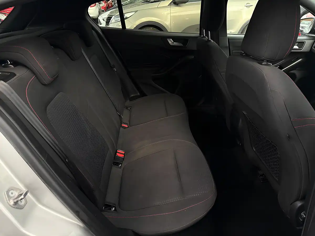 Used 2019 Ford Focus ST-Line Silver - Interior and Exterior details 13