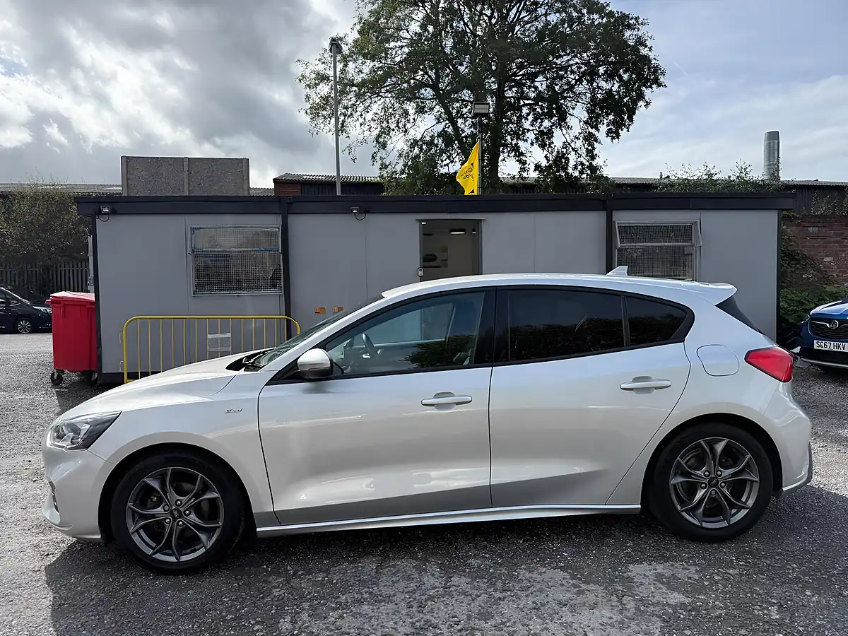 Used 2019 Ford Focus ST-Line Silver - Interior and Exterior details 4