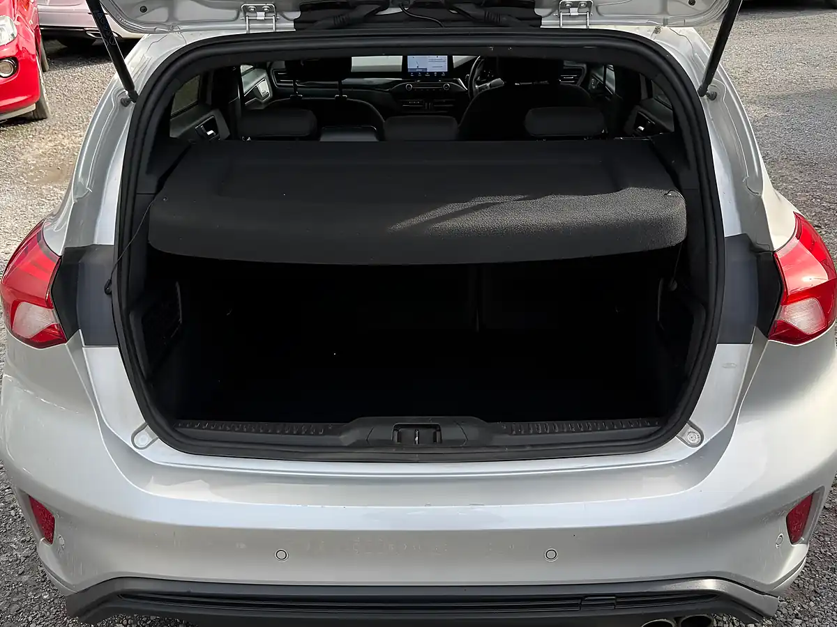 Used 2019 Ford Focus ST-Line Silver - Interior and Exterior details 7