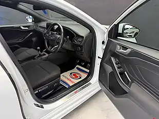 Used 2019 Ford Focus ST-Line White - Interior and Exterior details 10