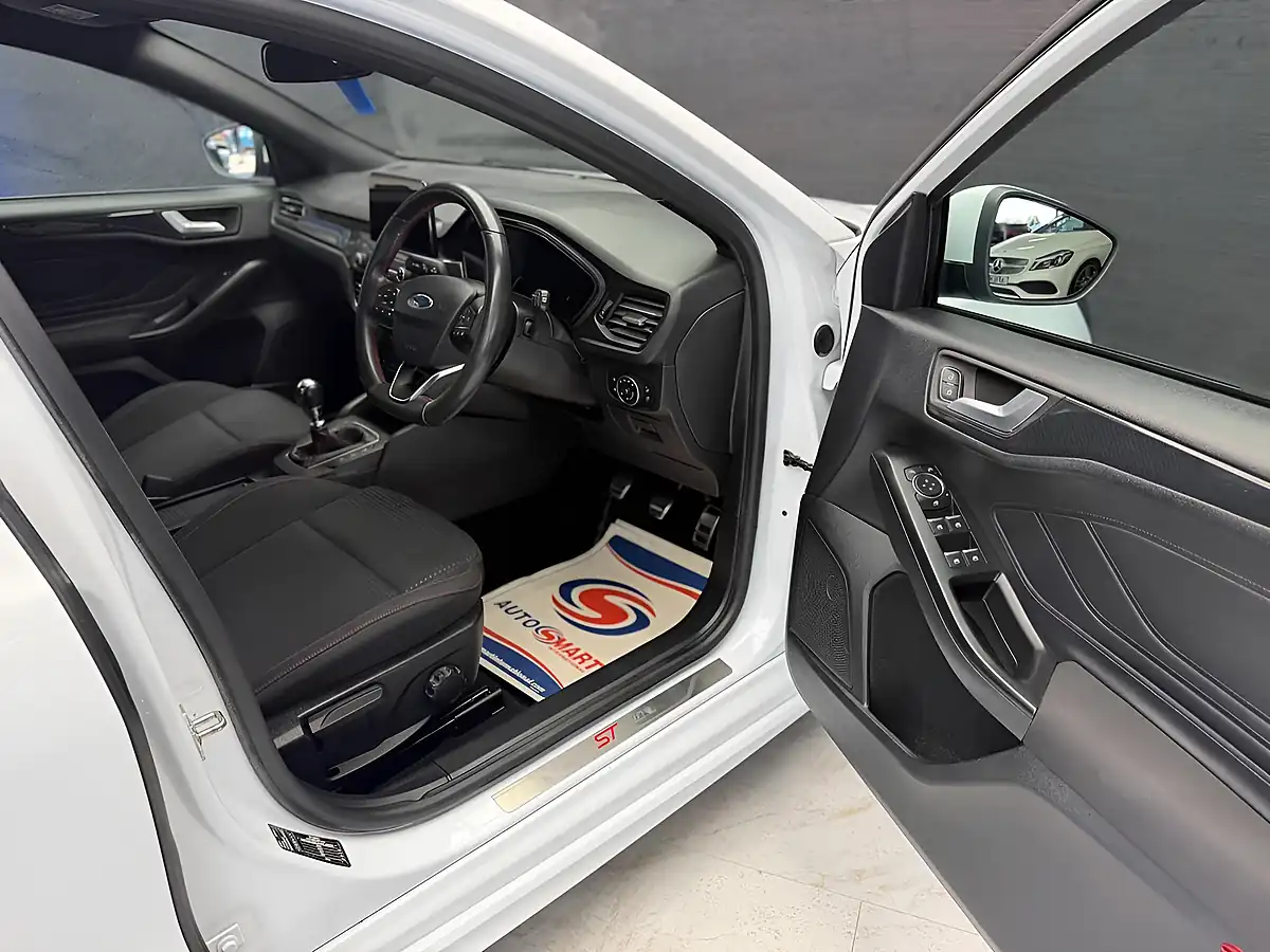 Used 2019 Ford Focus ST-Line White - Interior and Exterior details 10