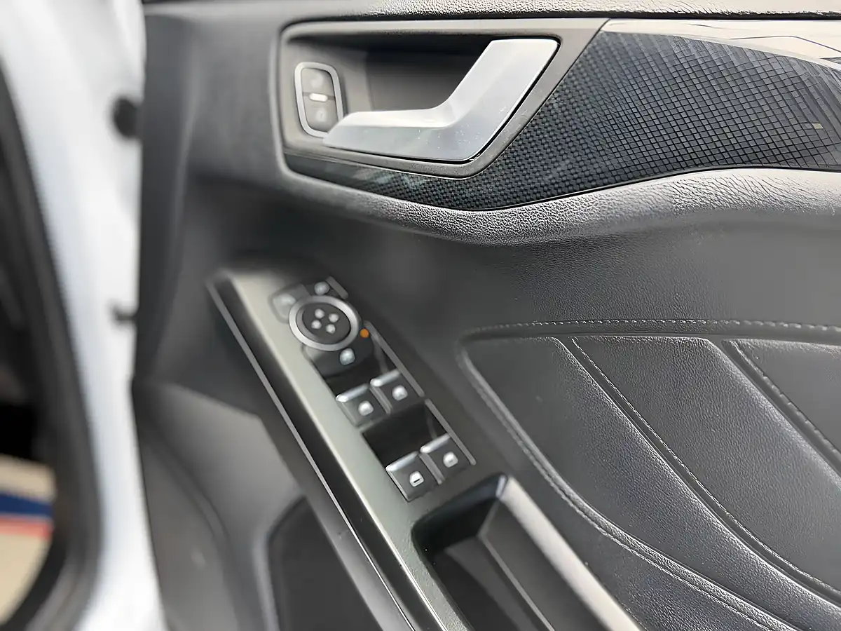 Used 2019 Ford Focus ST-Line White - Interior and Exterior details 11