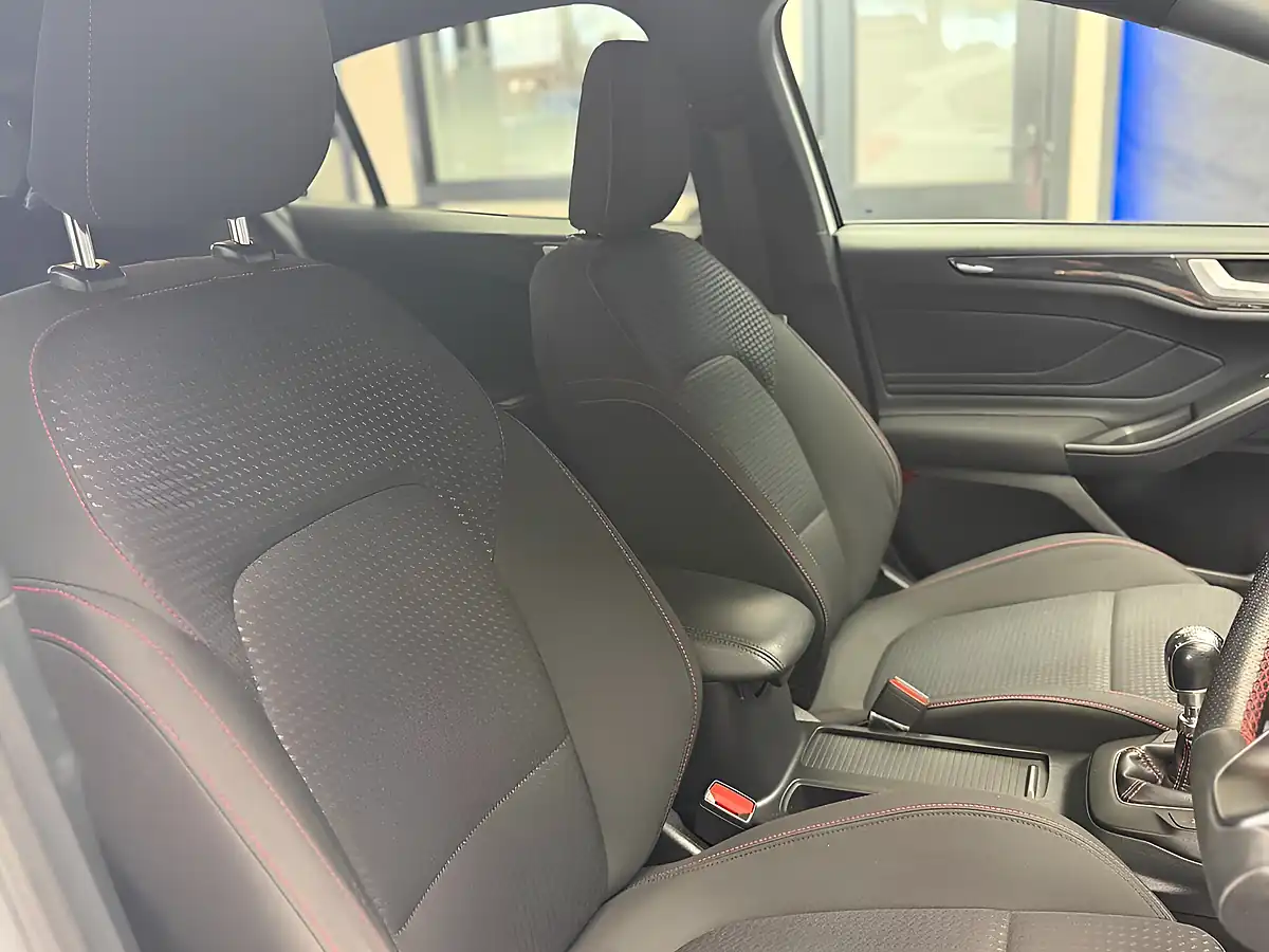 Used 2019 Ford Focus ST-Line White - Interior and Exterior details 12