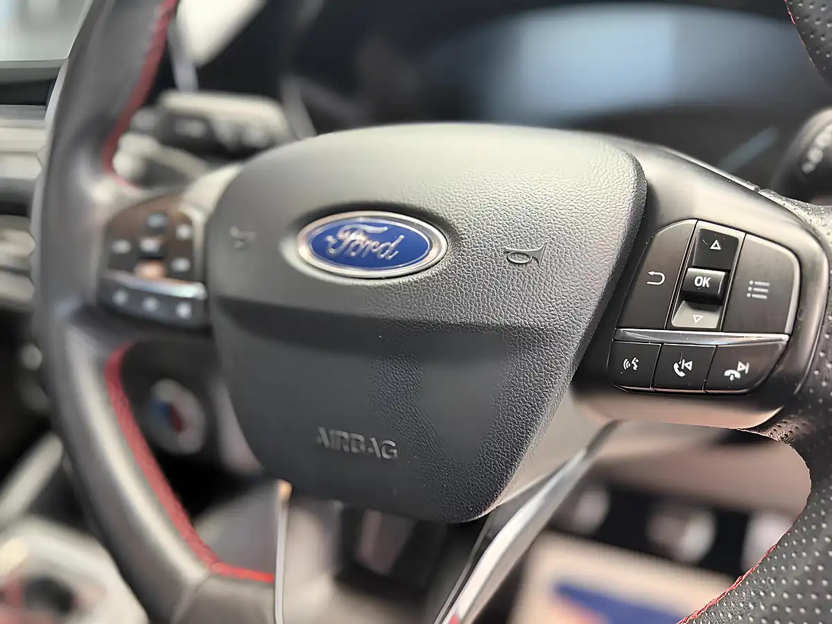 Used 2019 Ford Focus ST-Line White - Interior and Exterior details 13