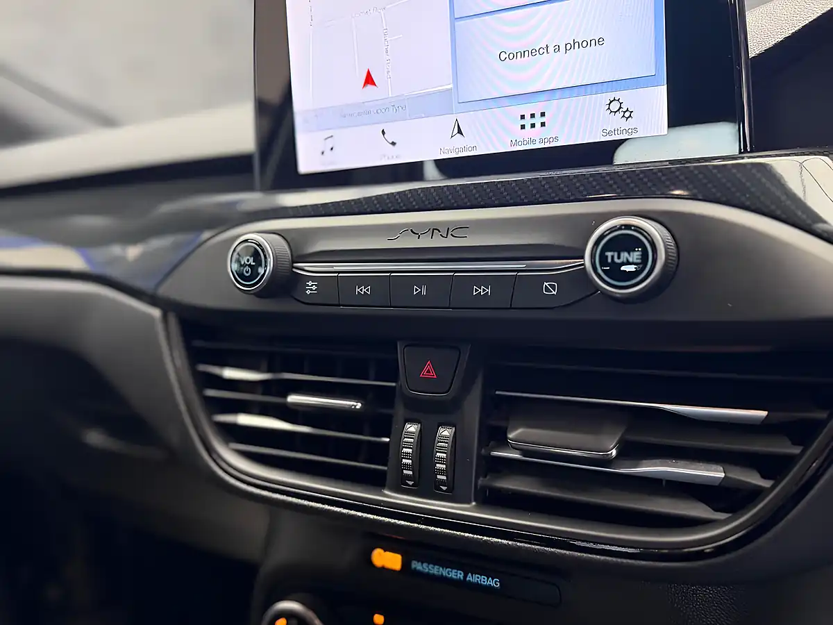 Used 2019 Ford Focus ST-Line White - Interior and Exterior details 15