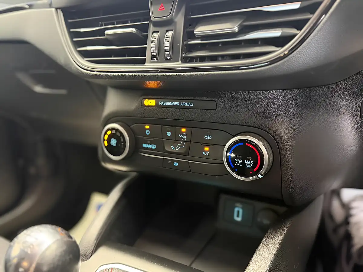Used 2019 Ford Focus ST-Line White - Interior and Exterior details 16