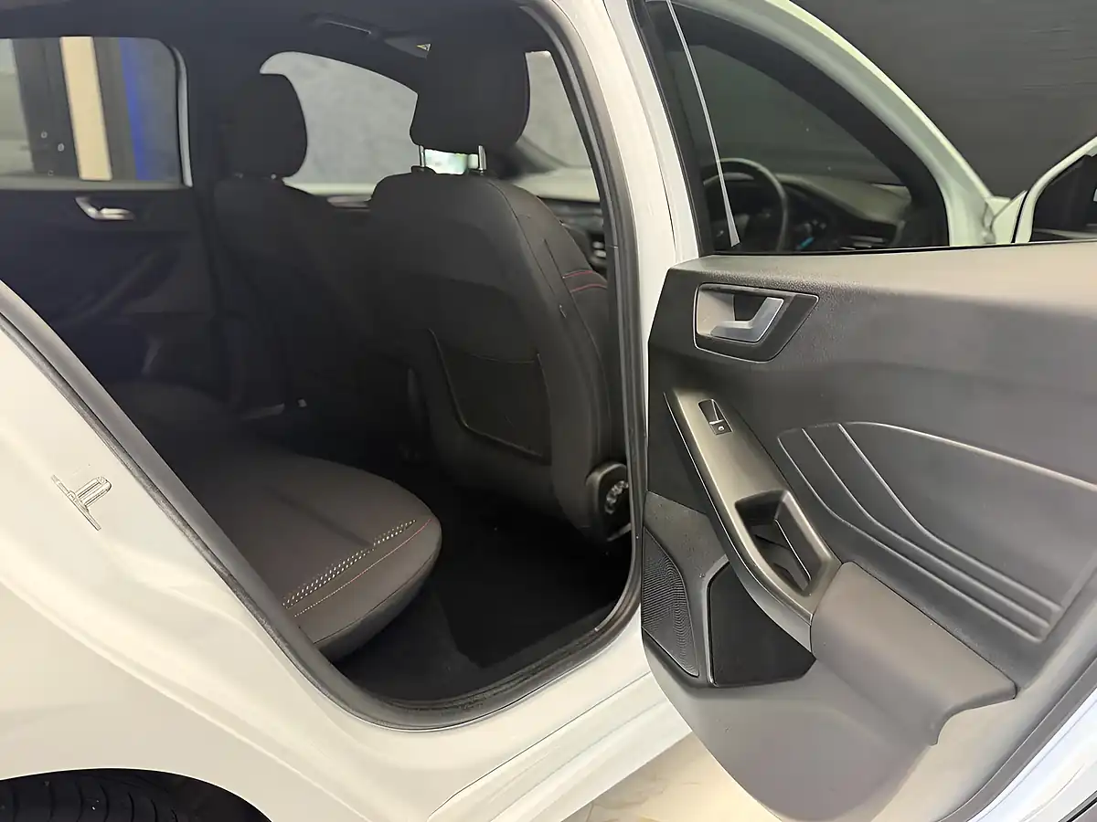 Used 2019 Ford Focus ST-Line White - Interior and Exterior details 19