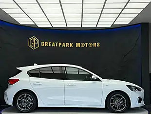Used 2019 Ford Focus ST-Line White - Interior and Exterior details 4