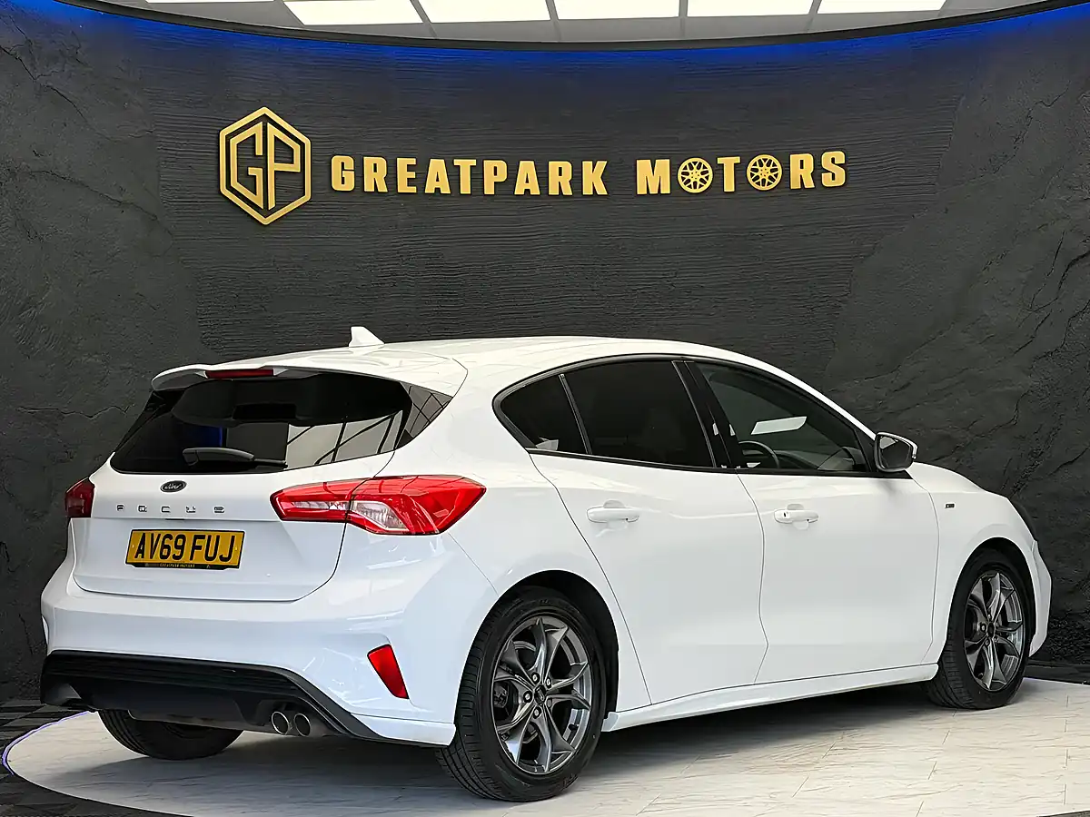Used 2019 Ford Focus ST-Line White - Interior and Exterior details 5