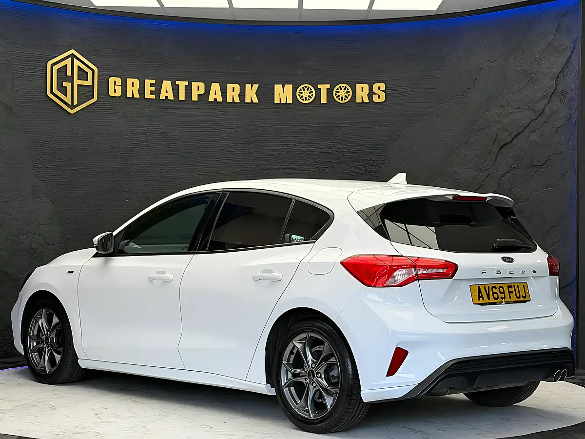 Used 2019 Ford Focus ST-Line White - Interior and Exterior details 7