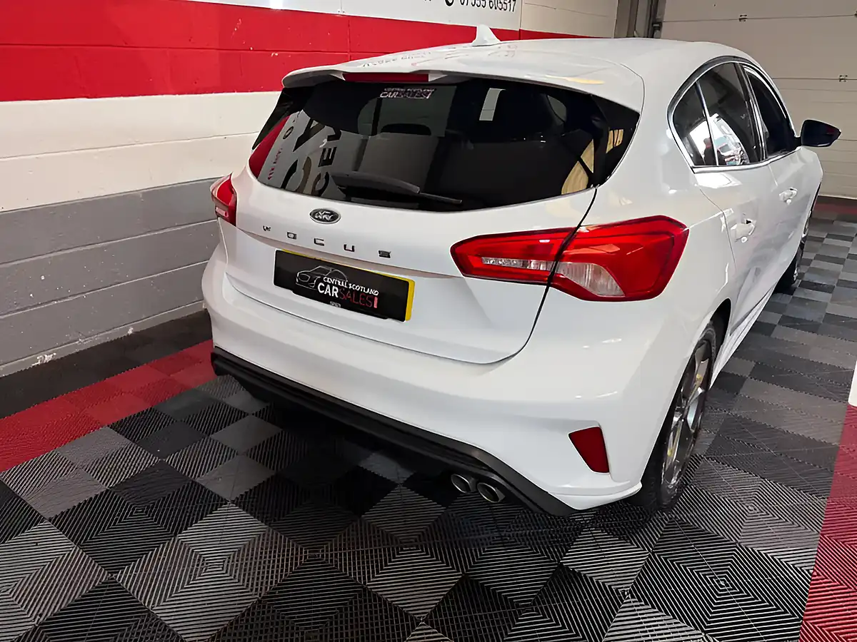 Used 2019 Ford Focus ST-Line White - Interior and Exterior details 10
