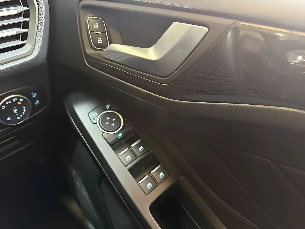 Used 2019 Ford Focus ST-Line White - Interior and Exterior details 13