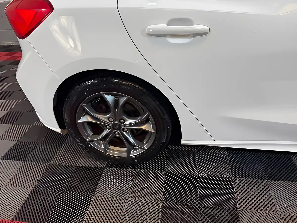 Used 2019 Ford Focus ST-Line White - Interior and Exterior details 14