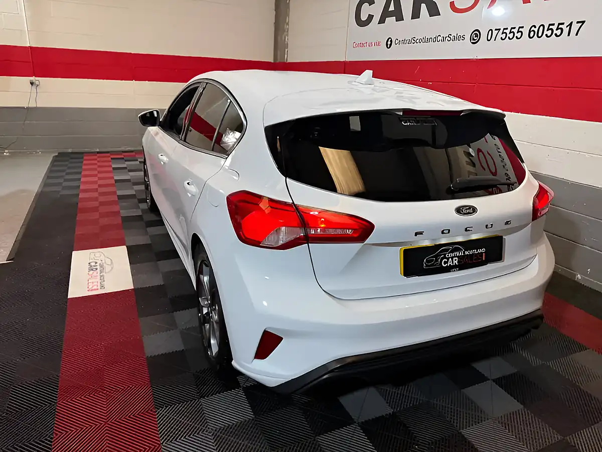 Used 2019 Ford Focus ST-Line White - Interior and Exterior details 3