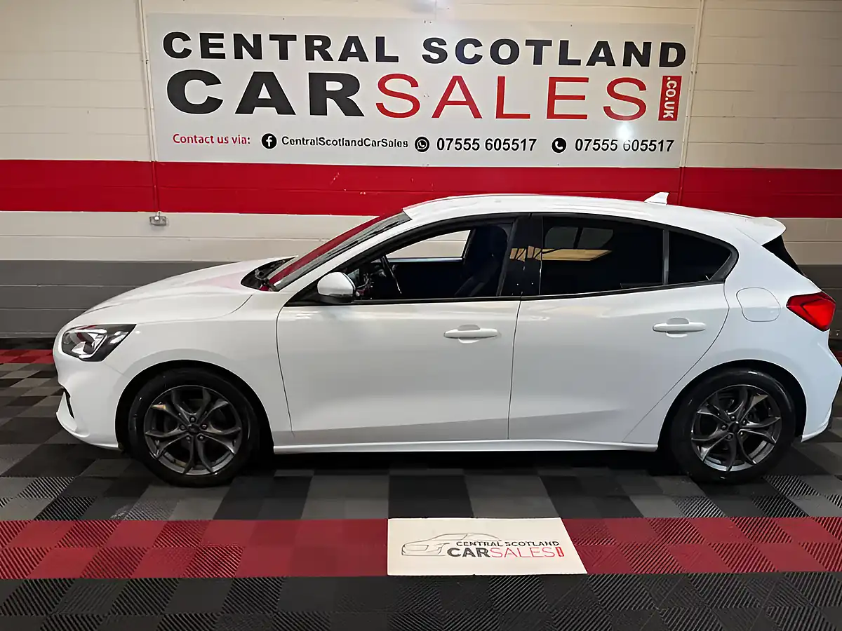 Used 2019 Ford Focus ST-Line White - Interior and Exterior details 4