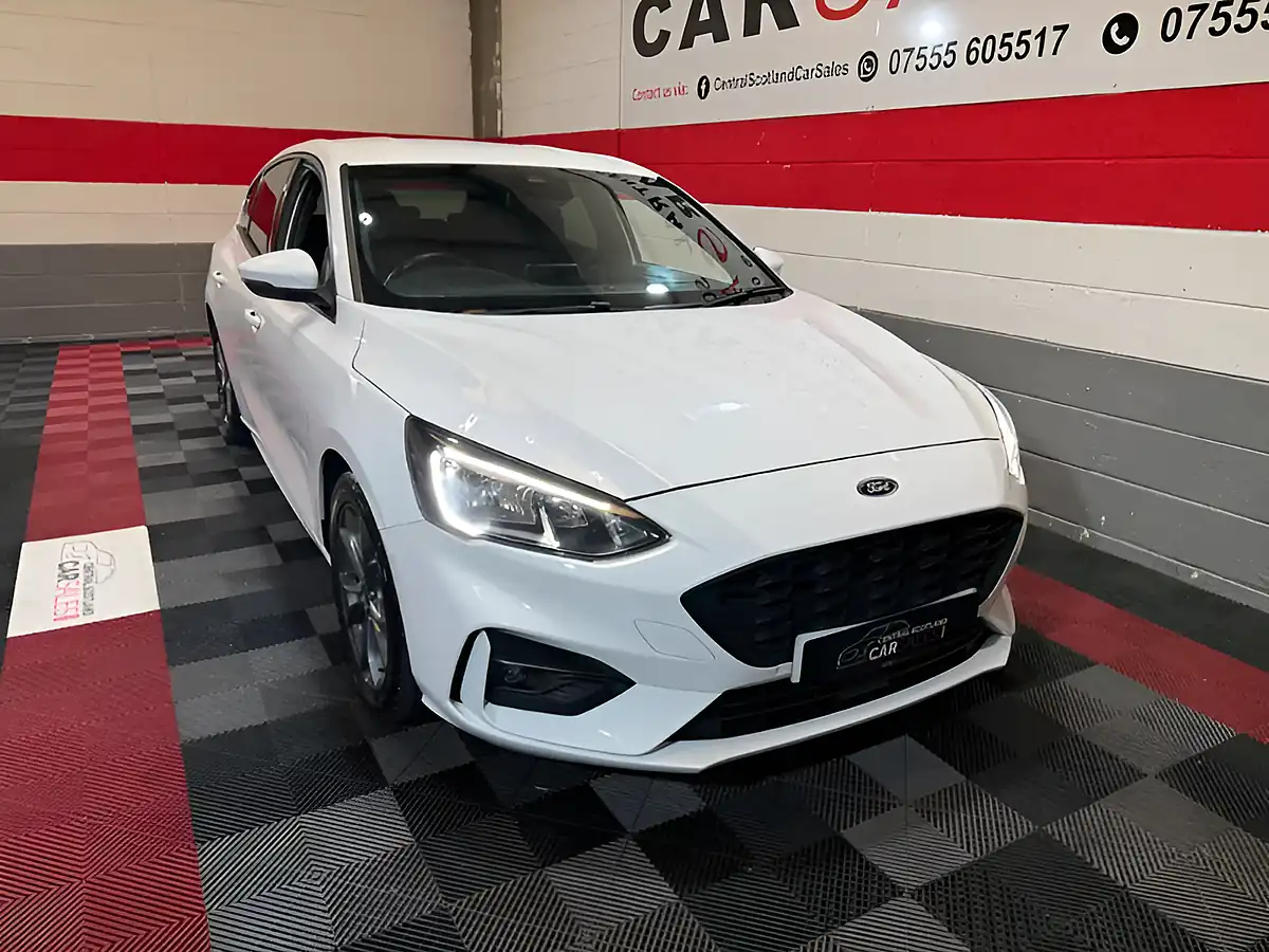 Used 2019 Ford Focus ST-Line White - Interior and Exterior details 5