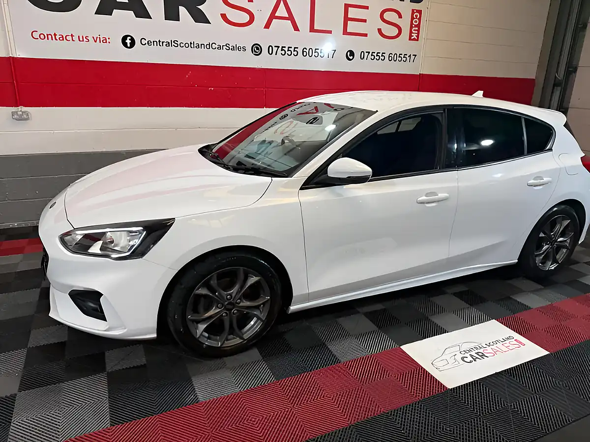 Used 2019 Ford Focus ST-Line White - Interior and Exterior details 6