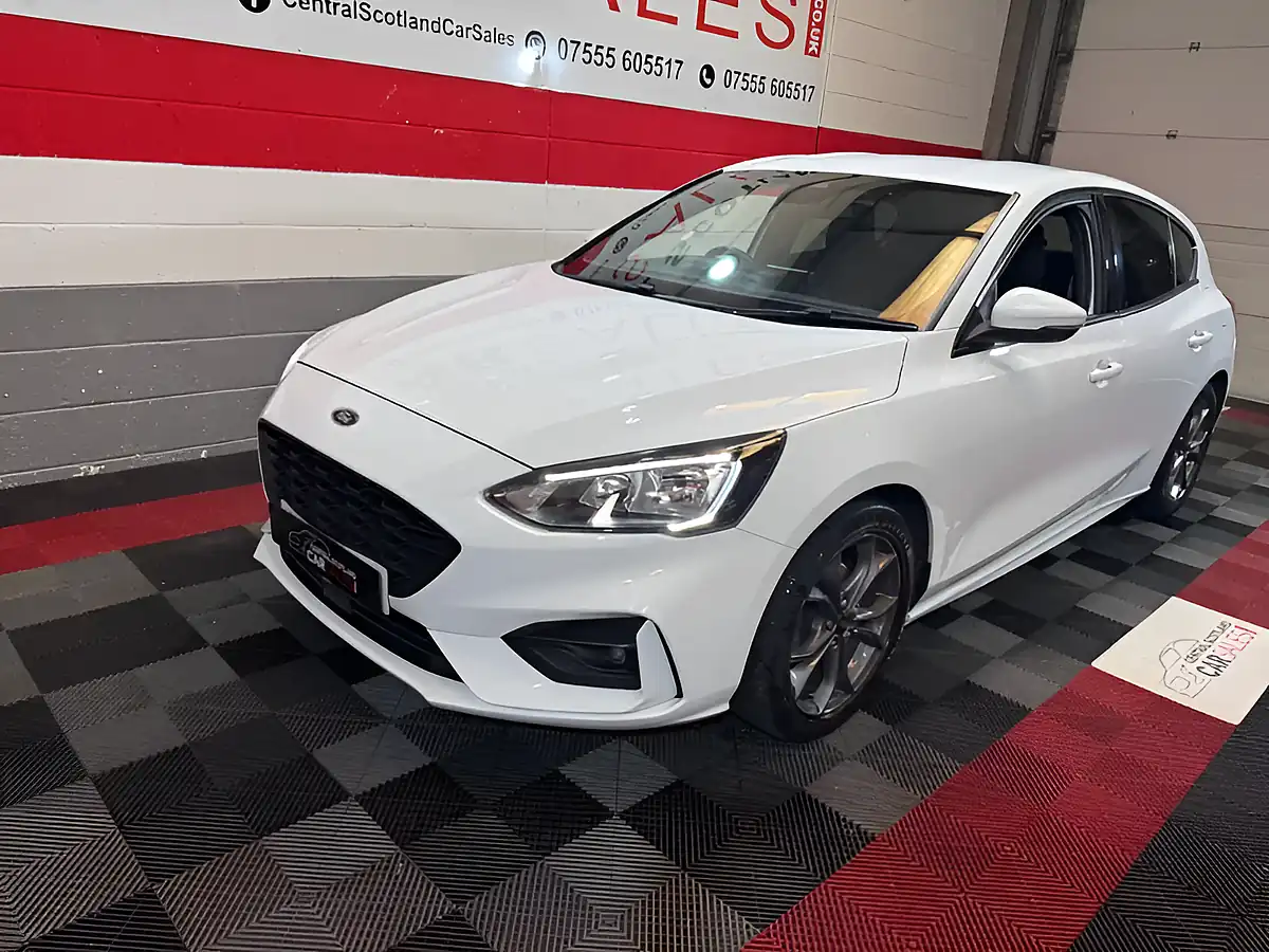 Used 2019 Ford Focus ST-Line White - Interior and Exterior details 7