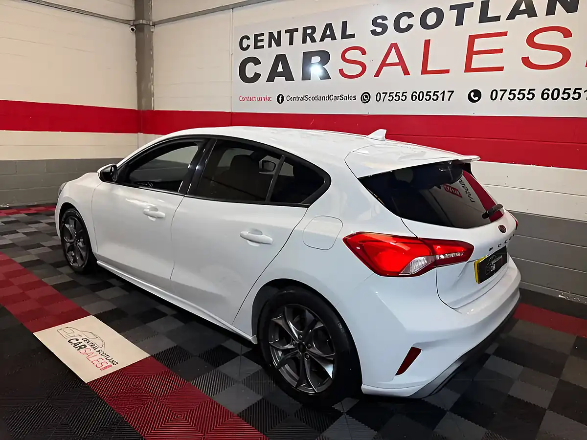 Used 2019 Ford Focus ST-Line White - Interior and Exterior details 8