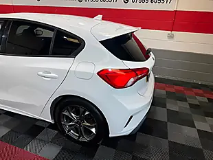 Used 2019 Ford Focus ST-Line White - Interior and Exterior details 9
