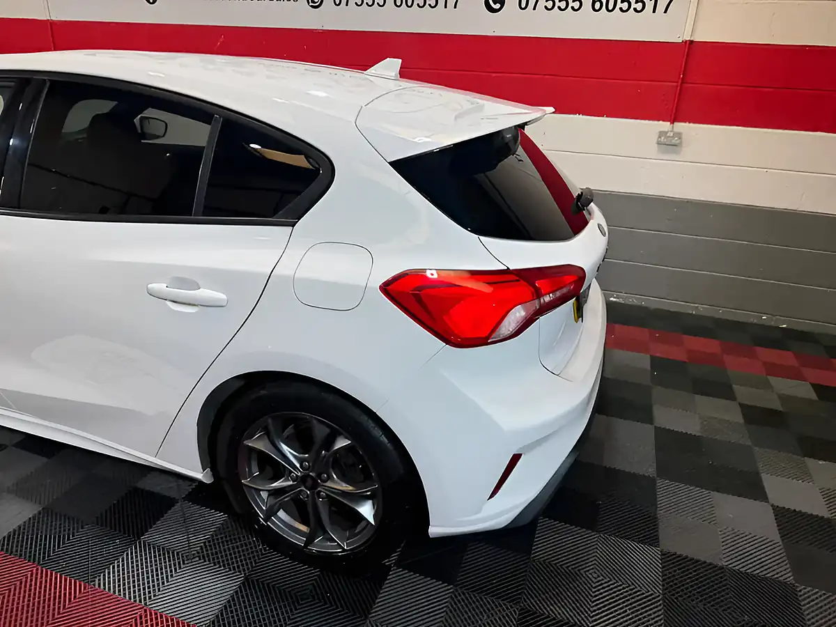 Used 2019 Ford Focus ST-Line White - Interior and Exterior details 9