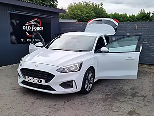 Used 2019 Ford Focus ST-Line White - Interior and Exterior details 10
