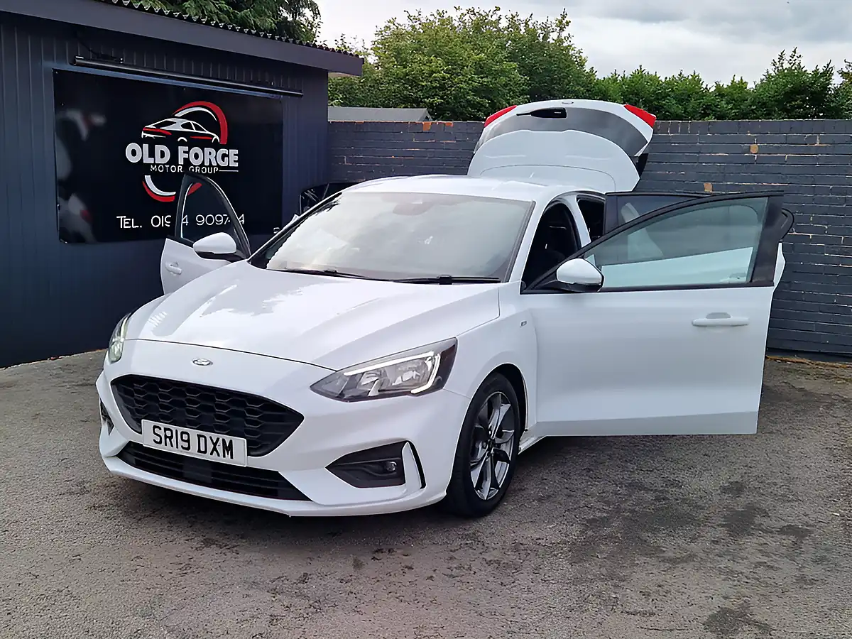 Used 2019 Ford Focus ST-Line White - Interior and Exterior details 10