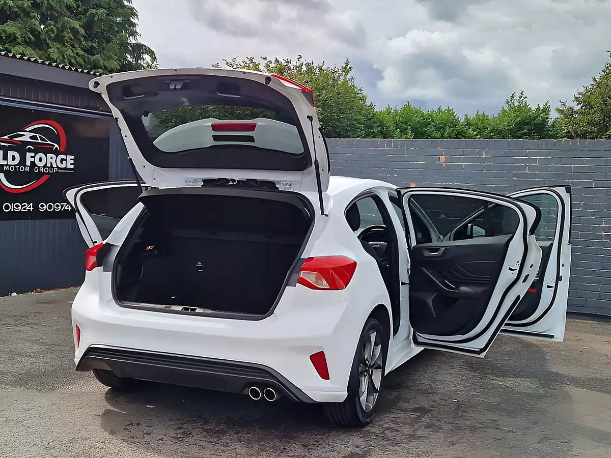Used 2019 Ford Focus ST-Line White - Interior and Exterior details 12